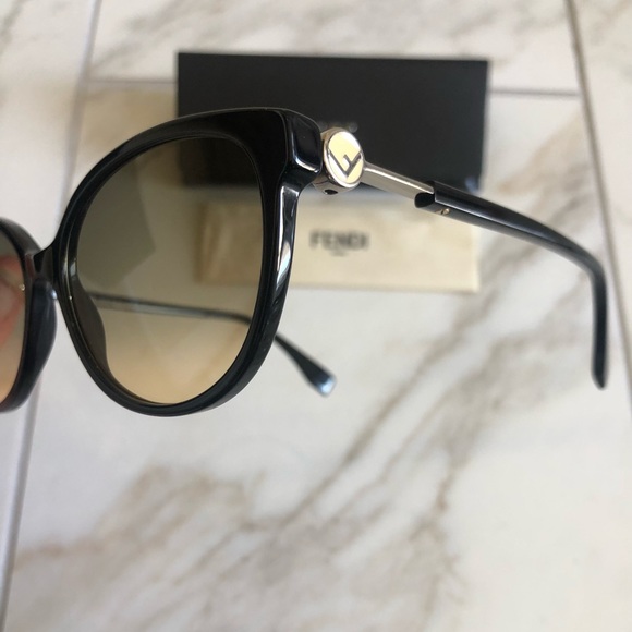 🔥NEW FENDI SHOW STOPPER SUNGLASSES 🔥 - Picture 5 of 11